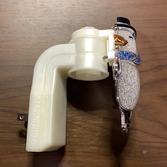 Bath and Body Works Skating Penguin Wallflower - Picture 4 of 5